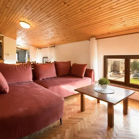 Mia Apartman